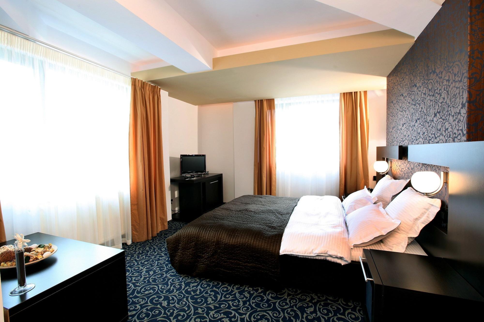 Ambiance Hotel Bucharest Exterior photo