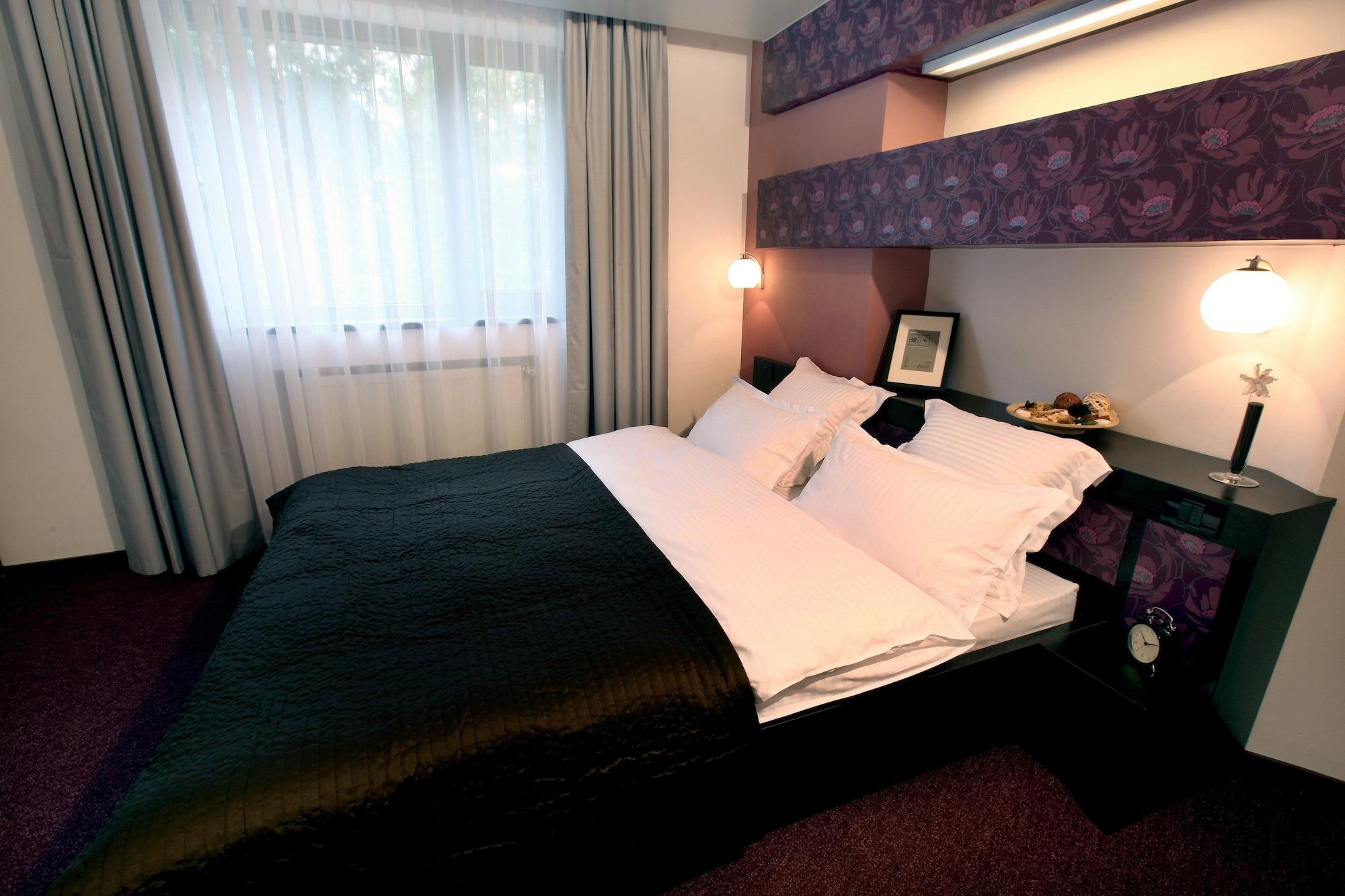 Ambiance Hotel Bucharest Exterior photo