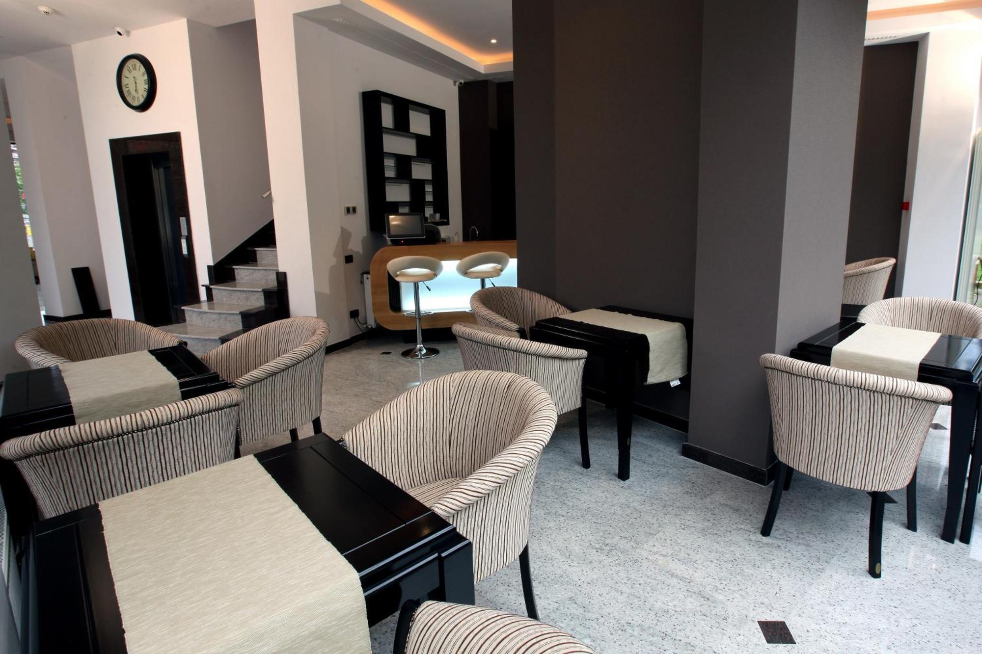 Ambiance Hotel Bucharest Exterior photo